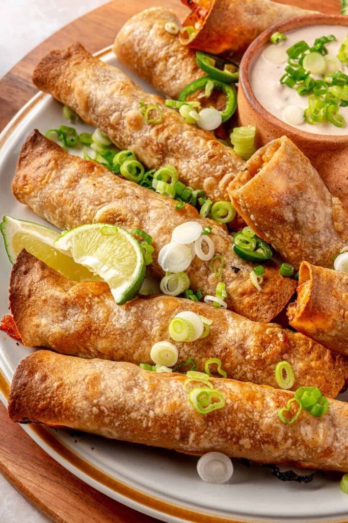 Lezzet Patlaması: Fırında Barbekü ve Keçi Peynirli Tavuk Taquitos Tarifi