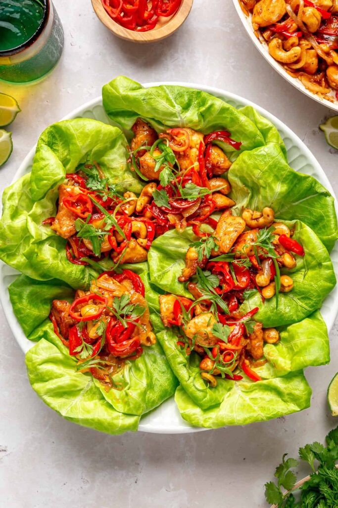 Szechuan Usulü Marulda Tavuk Sarma Tarifi: Hafif ve Lezzetli Bir Asya Deneyimi